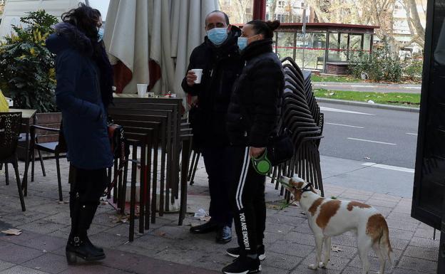 Castilla y León mantendrá su cierre, las reuniones de seis personas y el toque de queda a las 22:00