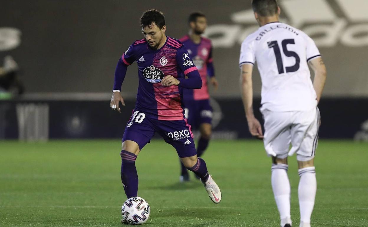 Plano dirige un contraataque ante la presencia de Juanmi Callejón. 