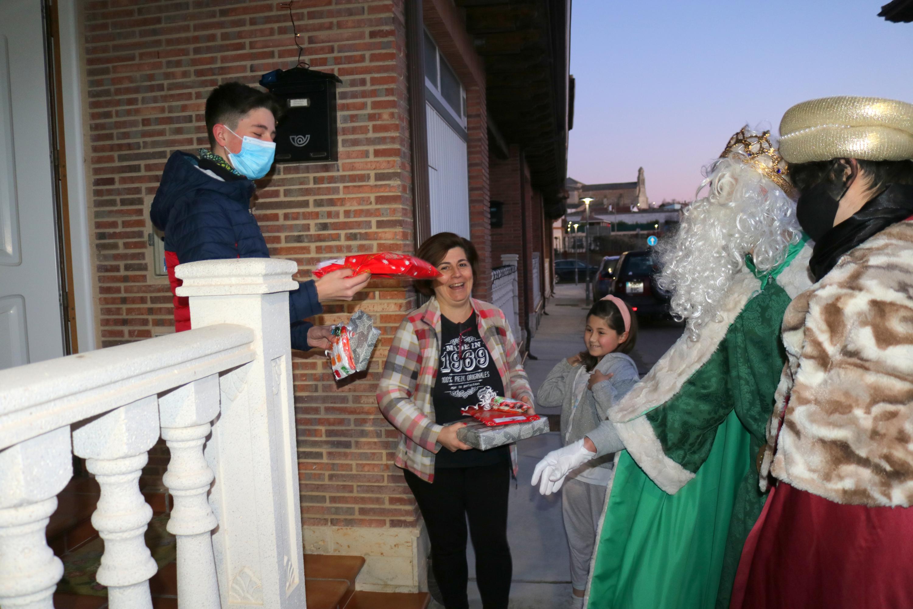 Los Reyes Magos visitaron a los niños baltanasiegos 