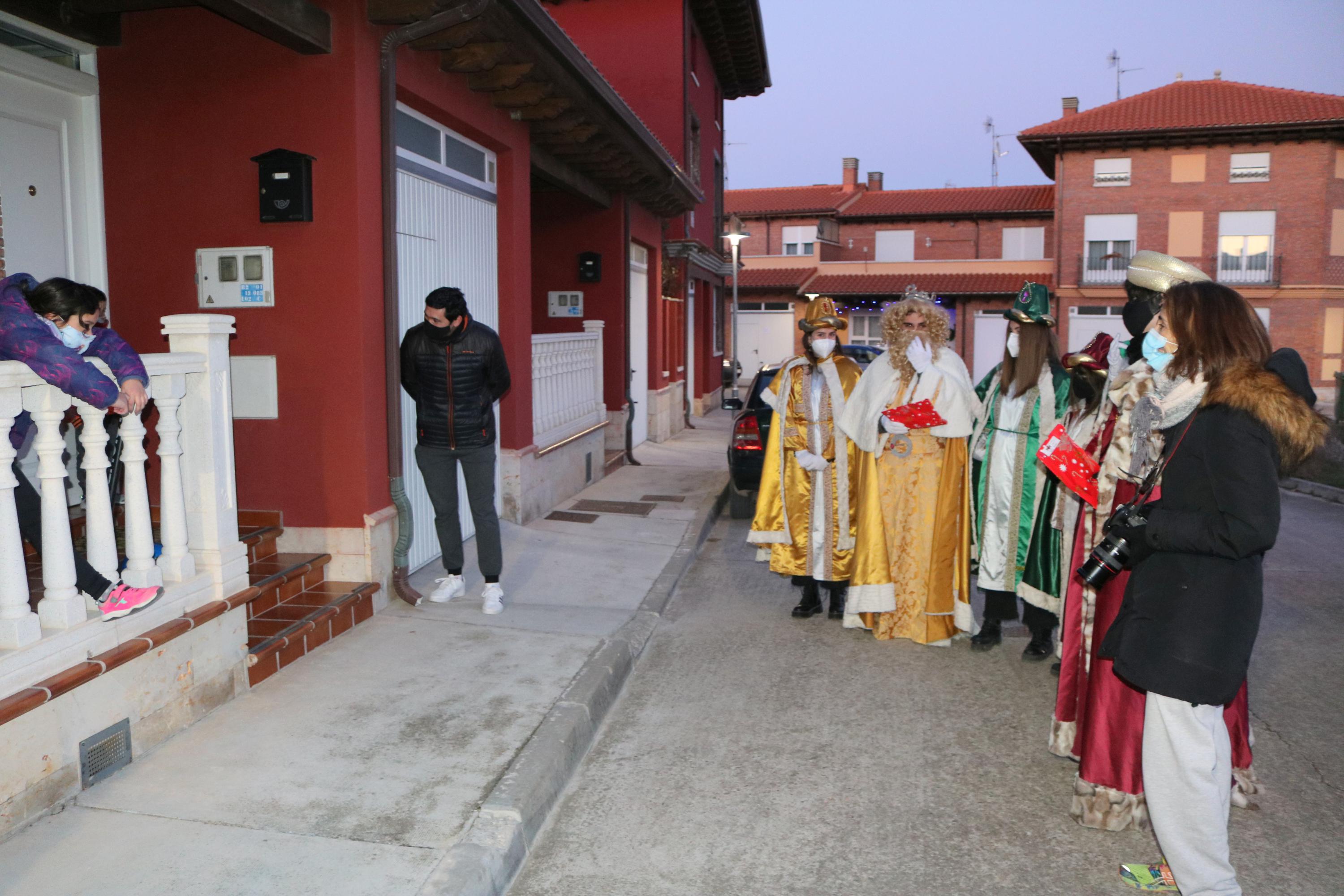 Los Reyes Magos visitaron a los niños baltanasiegos 