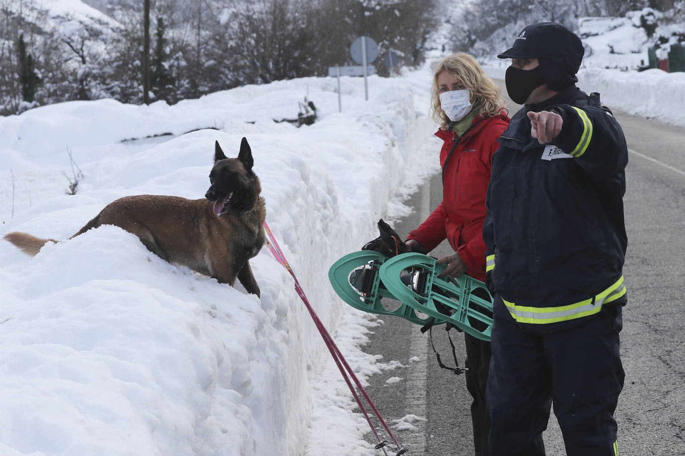 Tras realizar una valoración de la zona vía aérea que les ha permitido estudiar el terreno nevado, el estado del mismo les impide continuar con la búsqueda del cuerpo de Virgilio García