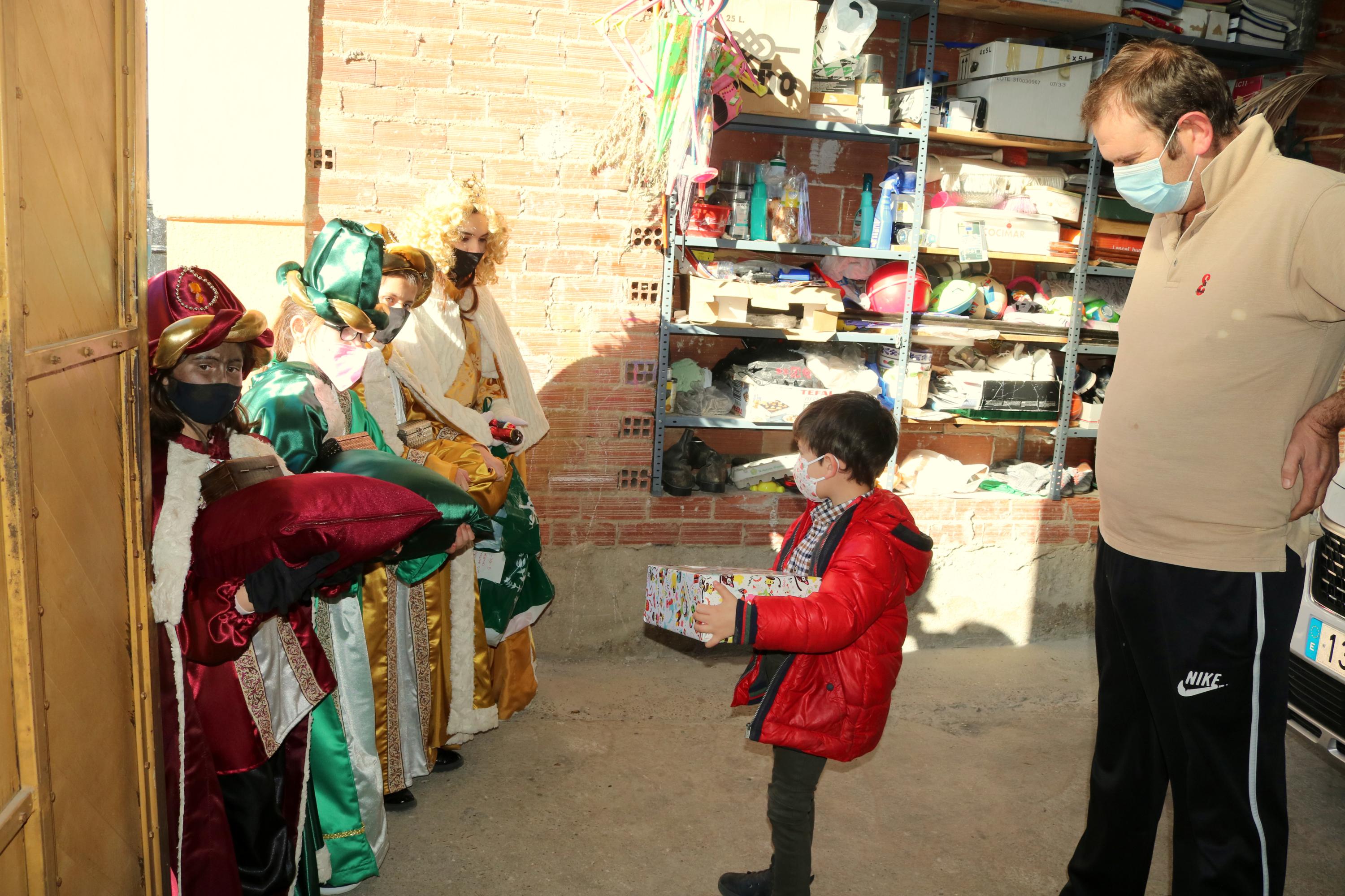 Fotos: Baltanás celebra con ilusión el día de Reyes