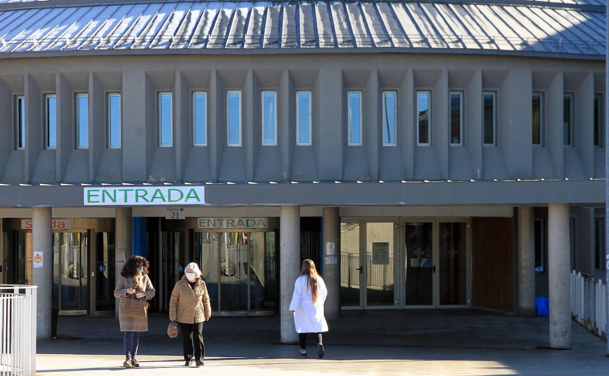 Entrada principal al Hospital General de Segovia, esta semana. 