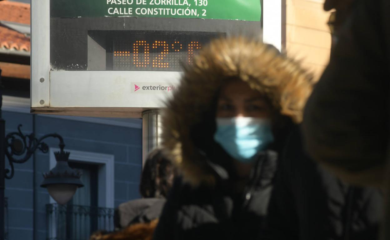 El mercurio marcaba -2 grados ayer al mediodía en la plaza de España.