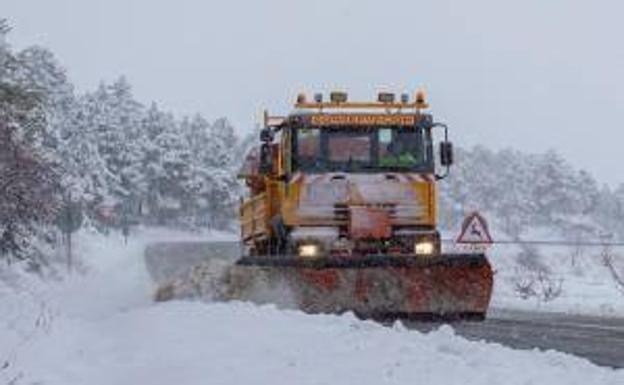 La nieve y el hielo impiden la circulación en ocho carreteras de Castilla y León