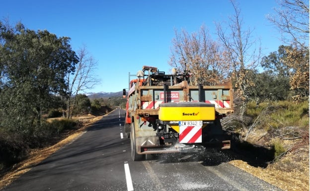 La Diputación de Zamora extiende fundentes en las carreteras ante la previsión de nevadas