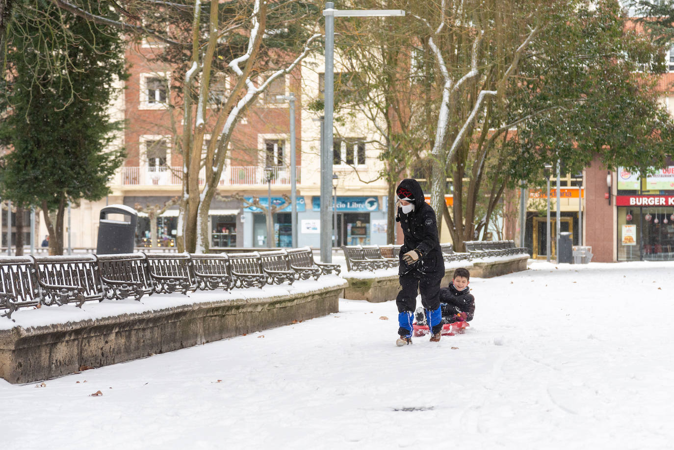 Fotos: La nieve ha dejado una jornada de diversión en Palencia