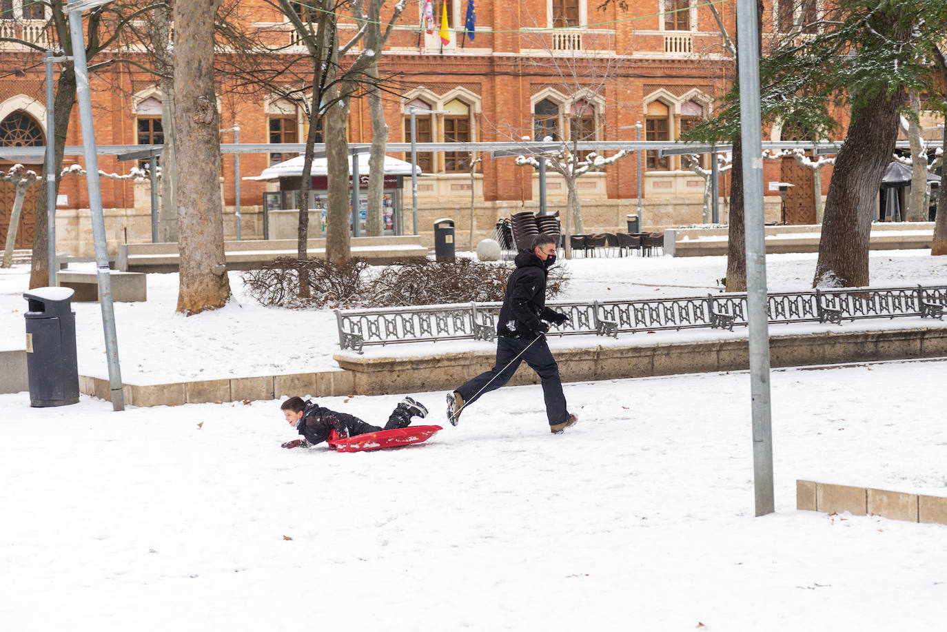 Fotos: La nieve ha dejado una jornada de diversión en Palencia