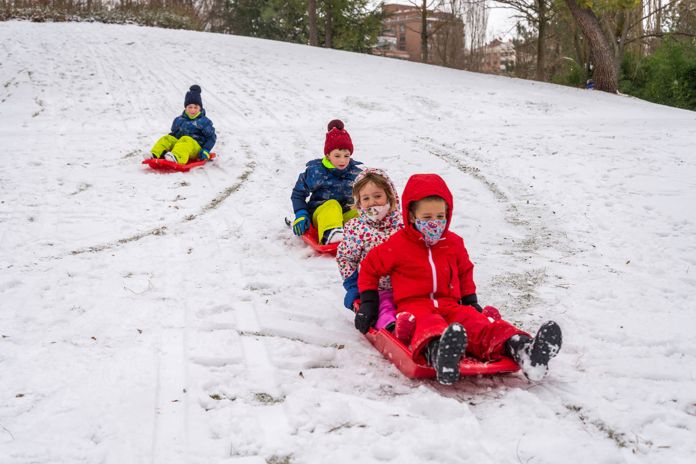 Fotos: La nieve ha dejado una jornada de diversión en Palencia