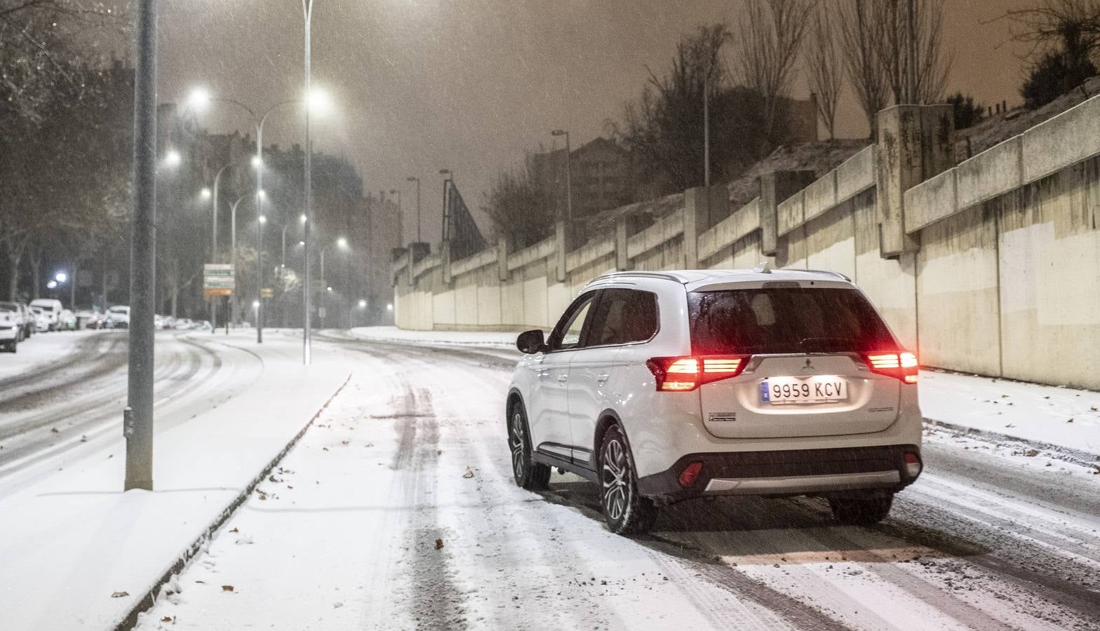 Fotos: Los vallisoletanos disfrutan de un día de nieve en la ciudad