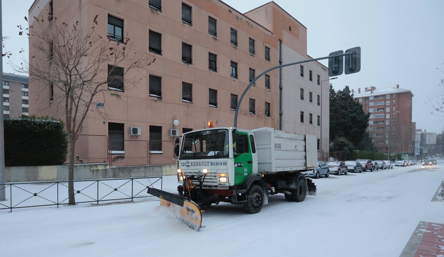 Fotos: Los vallisoletanos disfrutan de un día de nieve en la ciudad