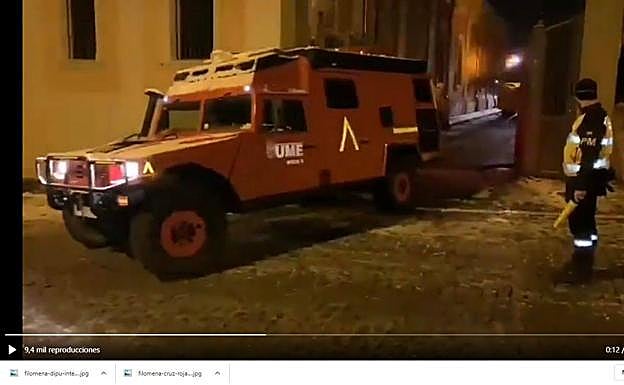 Vehículos de la UME salen este sábado por la mañana de la Academia de Artillería de Segovia hacia carreteras de Madrid