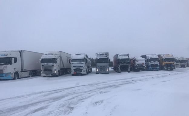 Más de 2.000 camiones han sido embolsados en las últimas horas en autovías de Castilla y León