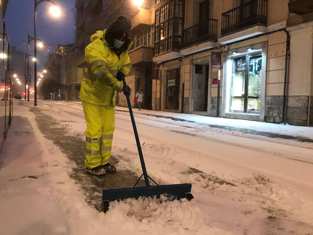 Fotos: Valladolid amanece teñida de blanco