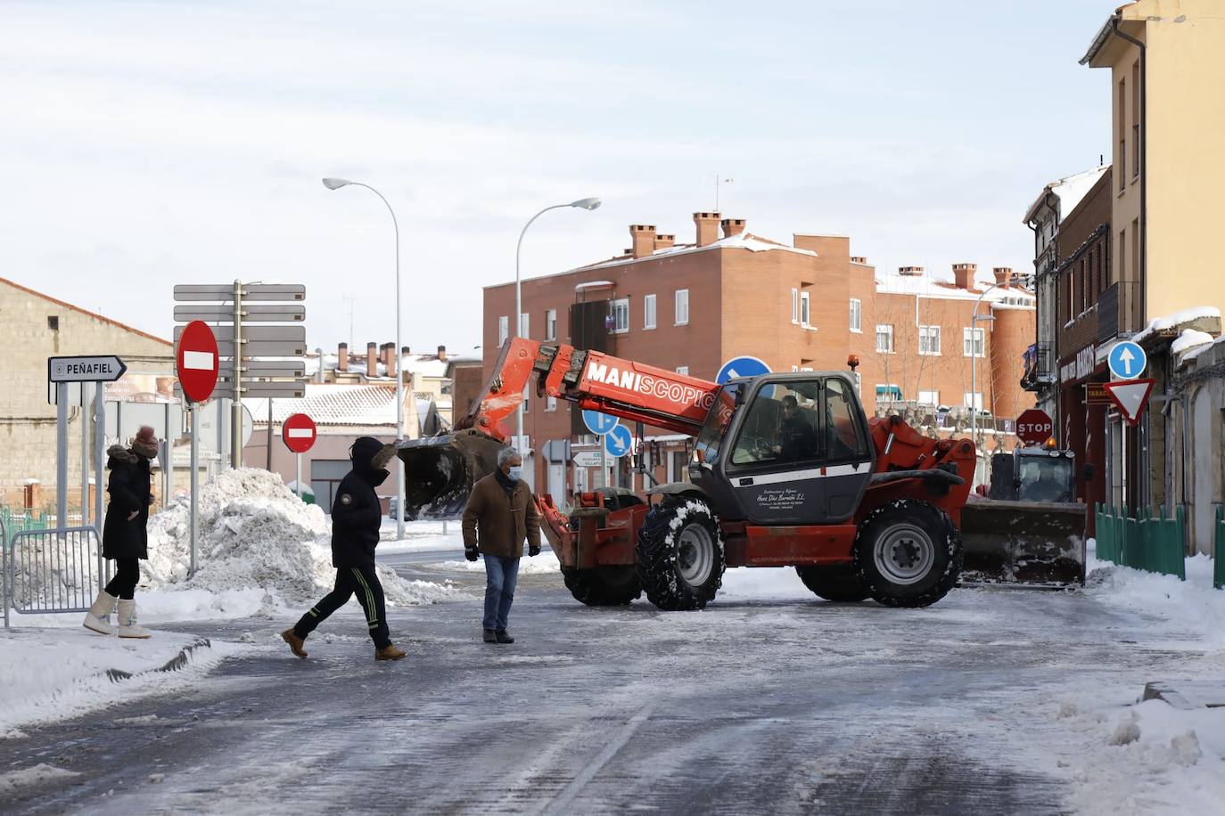 Fotos: Restos de hielo y nieve, protagonistas de la manaña del domingo en Peñafiel