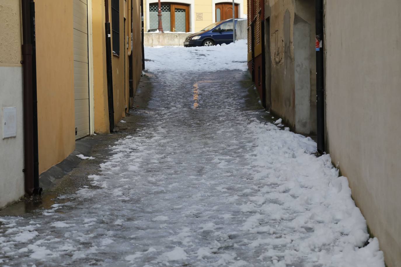 Fotos: Restos de hielo y nieve, protagonistas de la manaña del domingo en Peñafiel