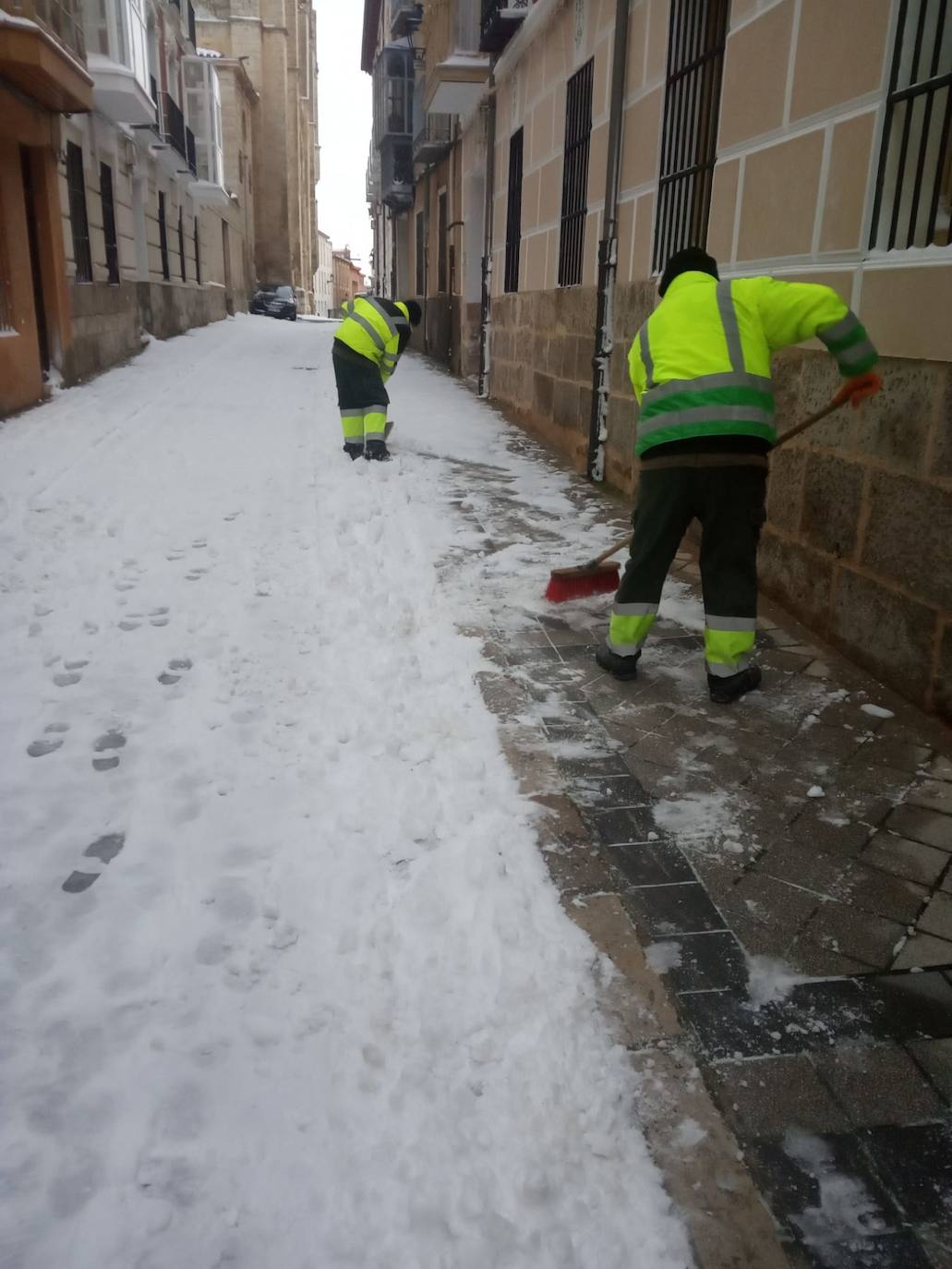 Fotos: Los pueblos de Valladolid empiezan a limpiar el hielo