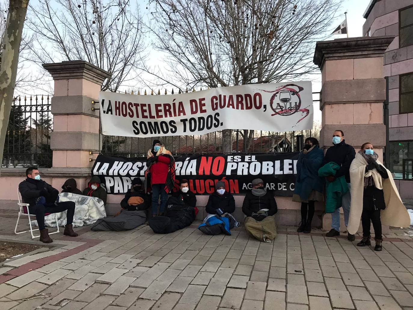 Fotos: Los hosteleros de Palencia protestan ante la Junta en Valladolid