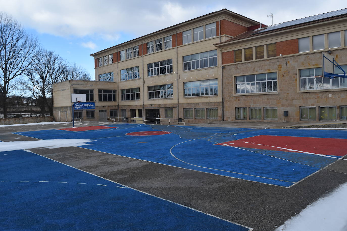 Fotos: Los colegios de Aguilar, preparados para retomar las clases este martes