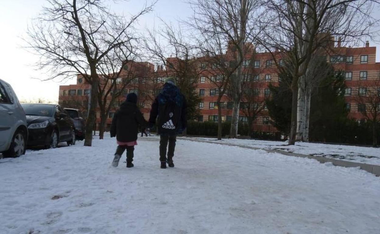 Vuelta al cole esta mañana a un colegio de Parquesol. 