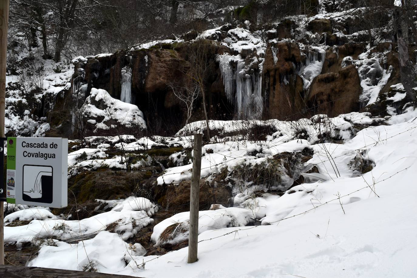 Fotos: El hielo se apodera de la cascada de Covalagua