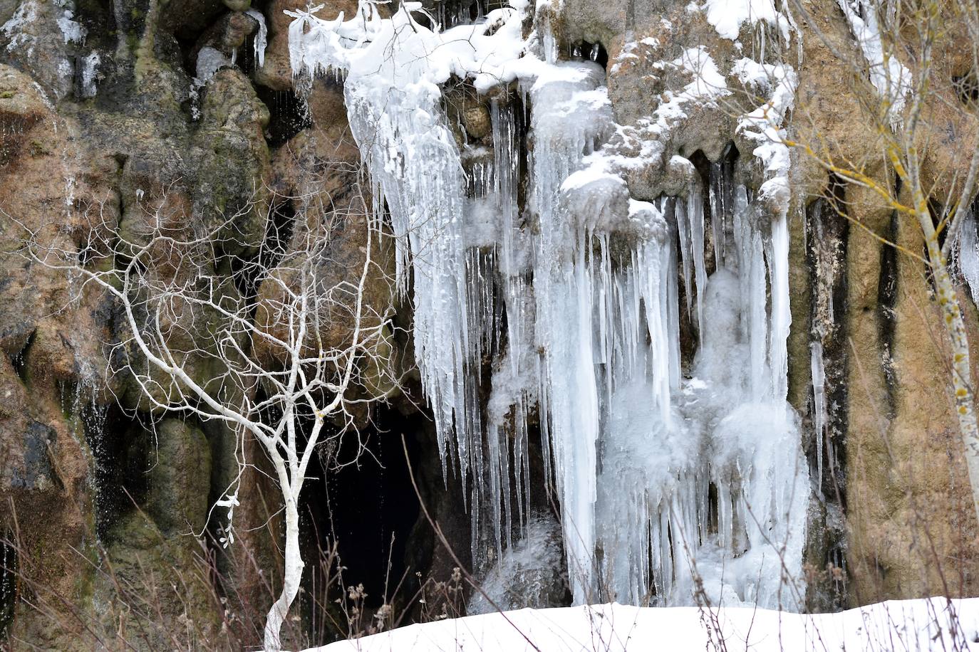 Fotos: El hielo se apodera de la cascada de Covalagua