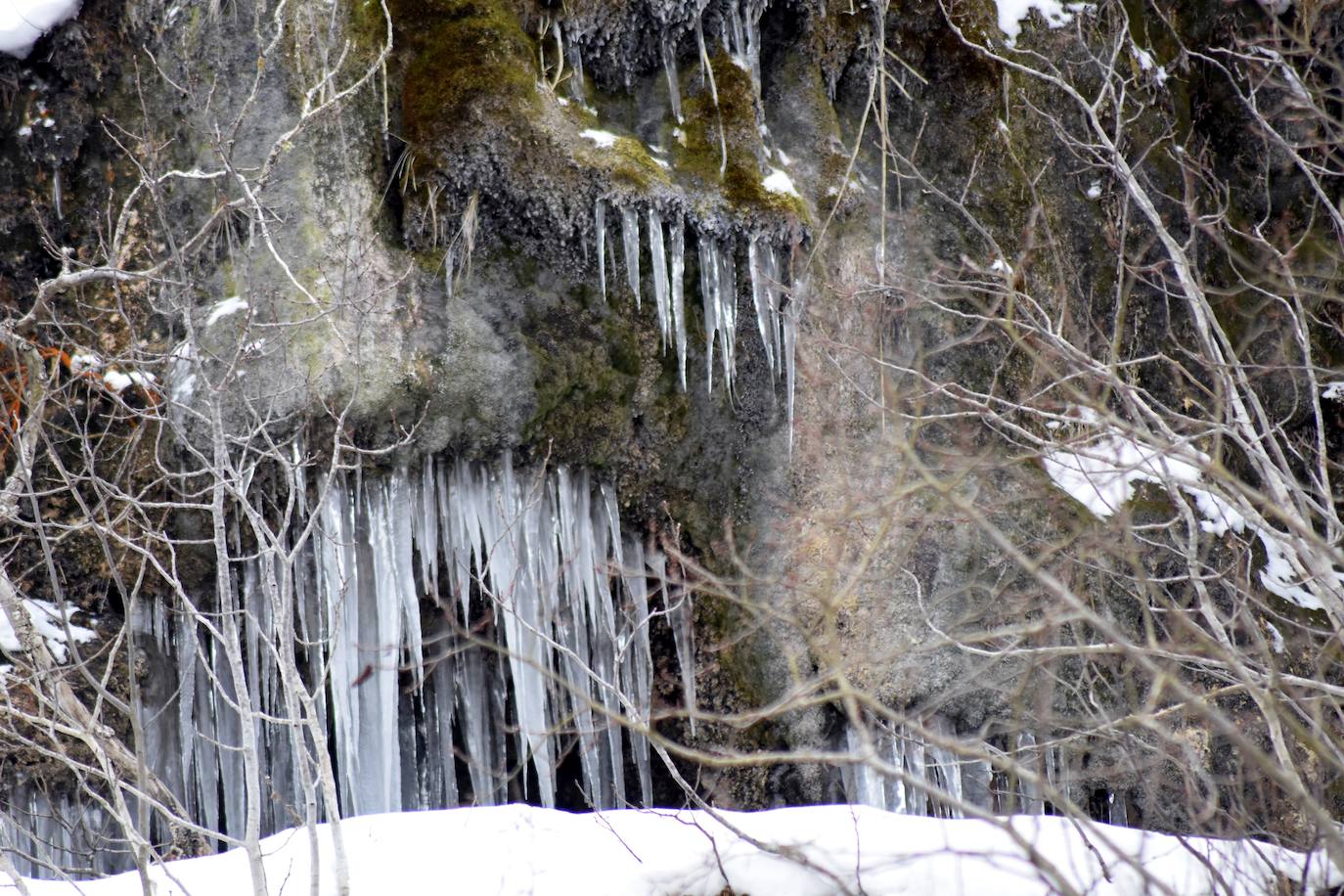 Fotos: El hielo se apodera de la cascada de Covalagua