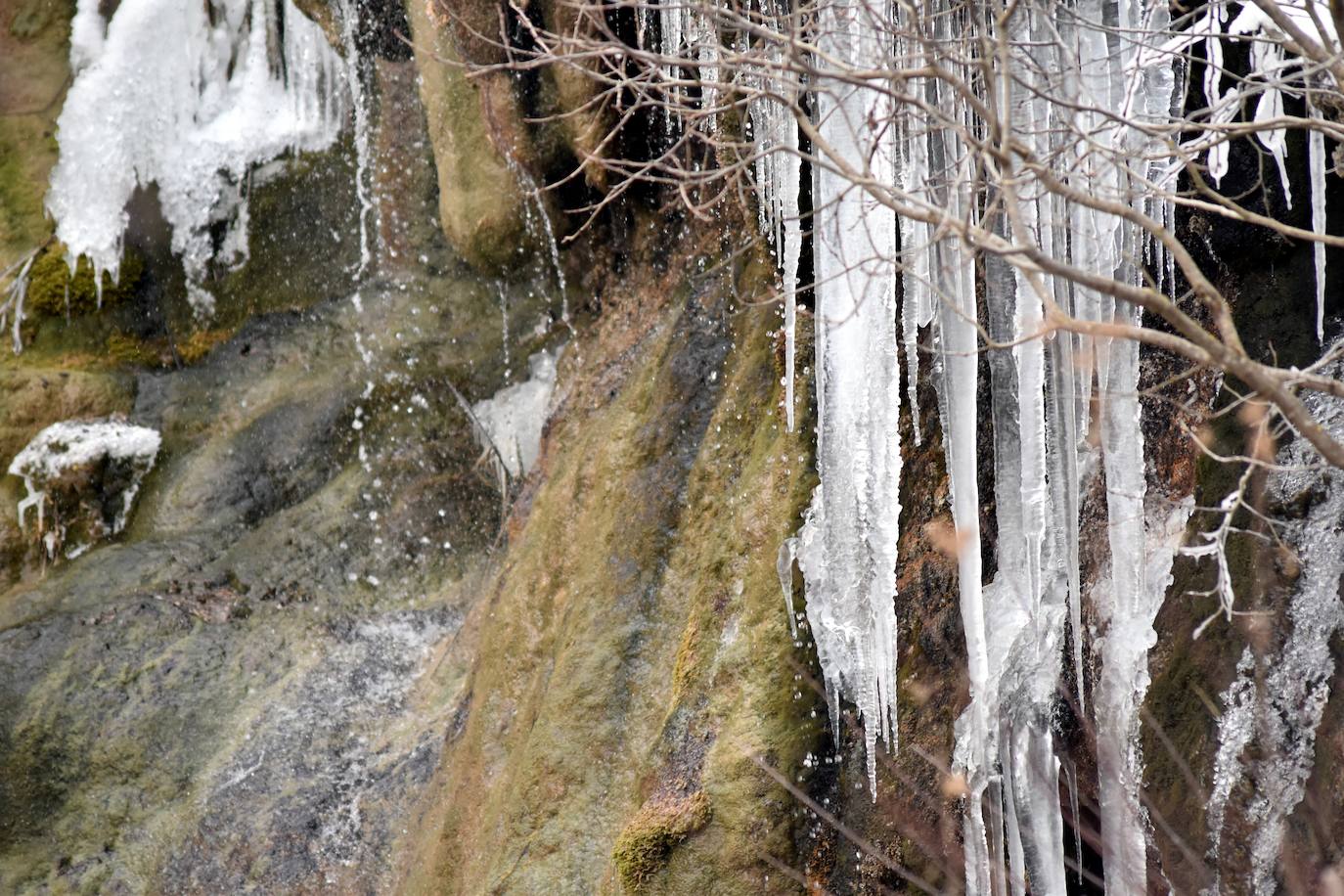 Fotos: El hielo se apodera de la cascada de Covalagua
