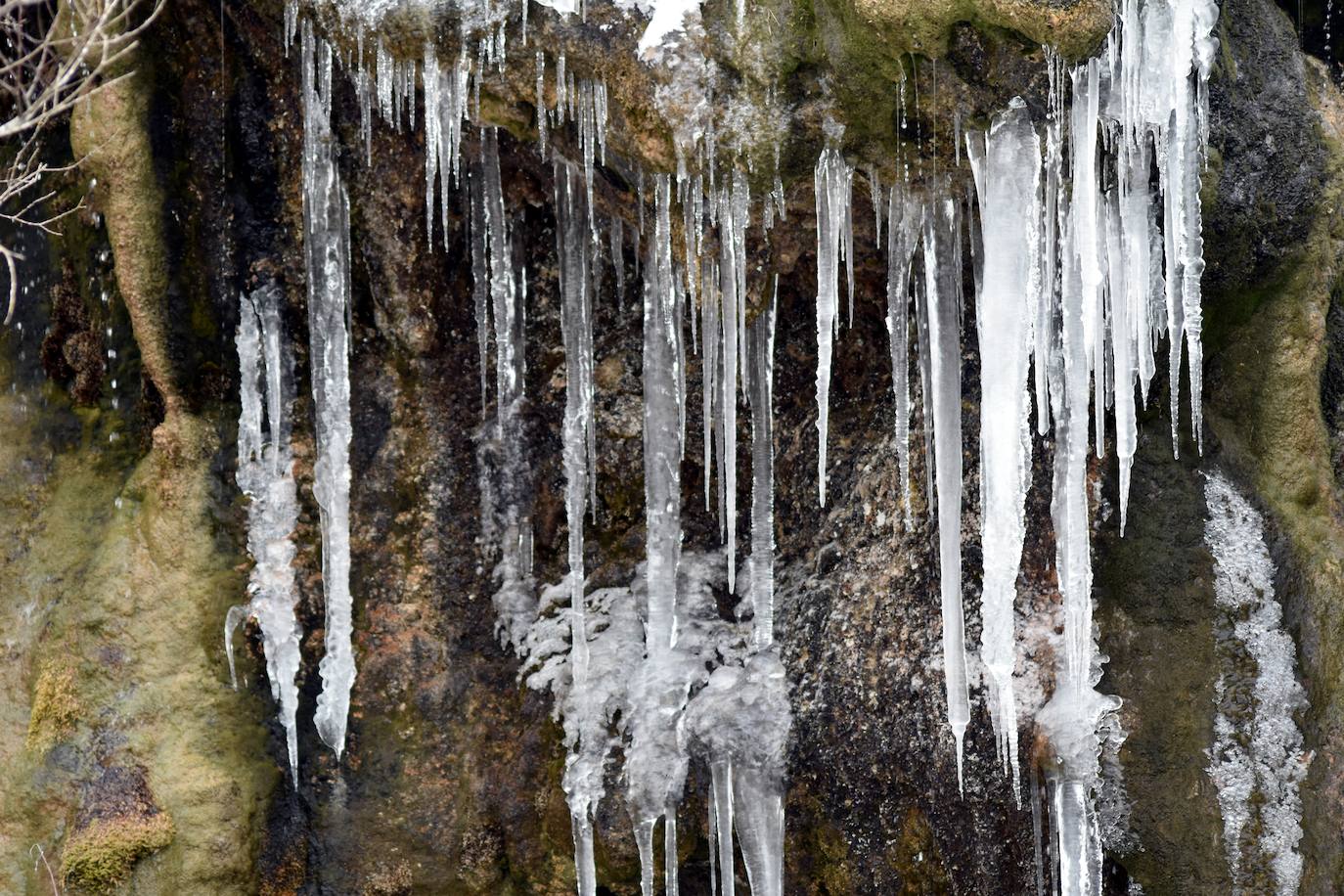 Fotos: El hielo se apodera de la cascada de Covalagua
