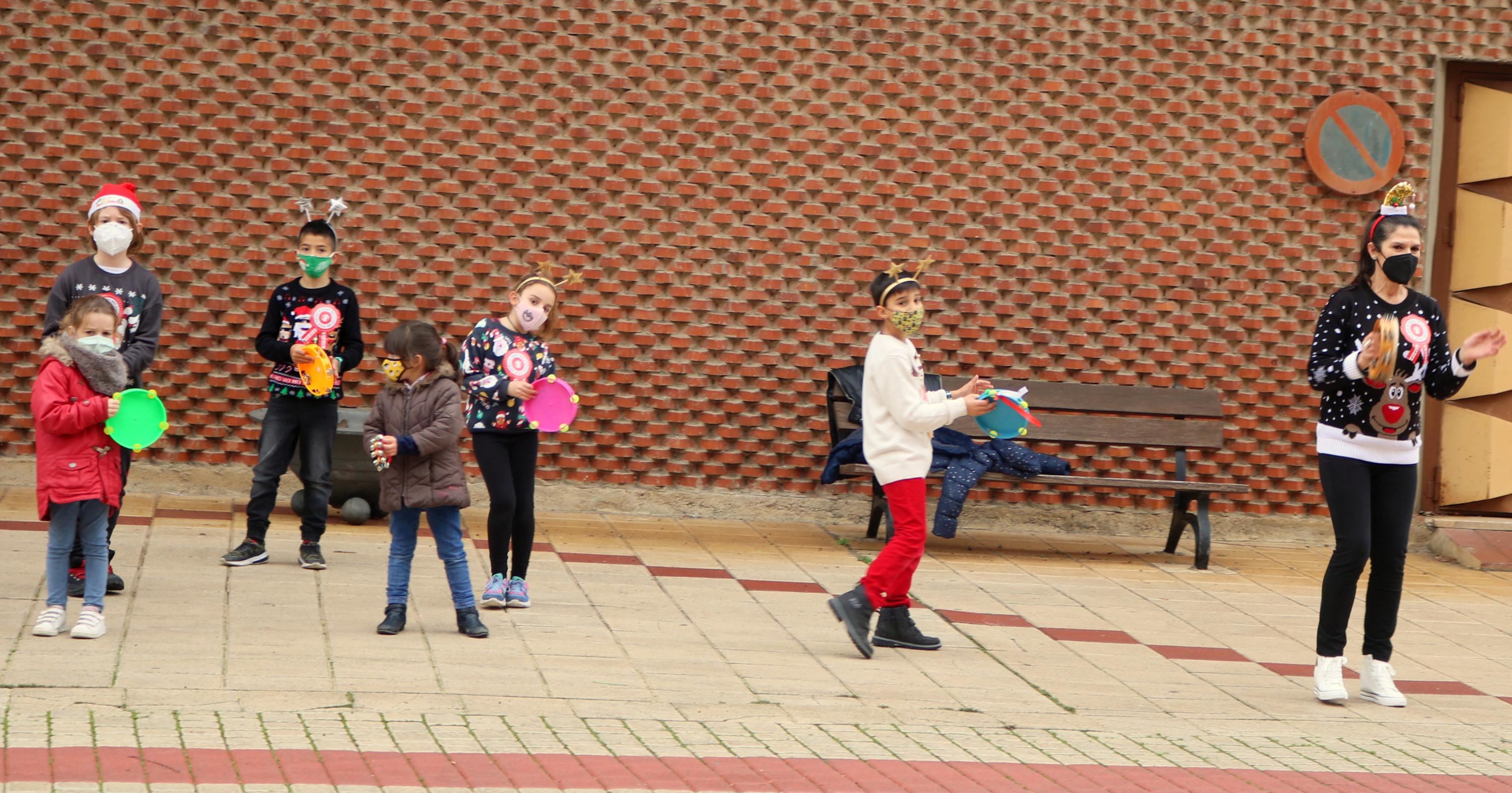 Niños y mayores disfrutan de una velada emocionante en Baltanás