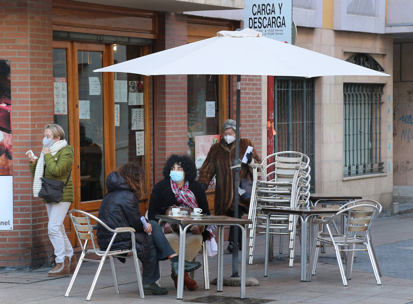 El gélido frío sigue acompañando a los palentinos. 