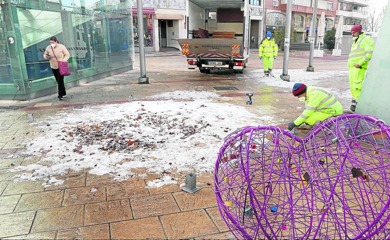 Zona helada en la plaza de Pío XII este miércoles. 