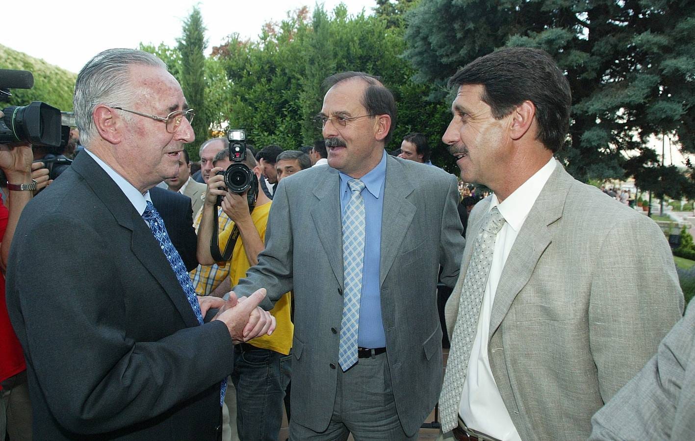 Vicente Cantatore, Kresic y Pepe Moré durante la fiesta del 75 aniversario del Real Valladolid que se celebró en el Casino de Boecillo.