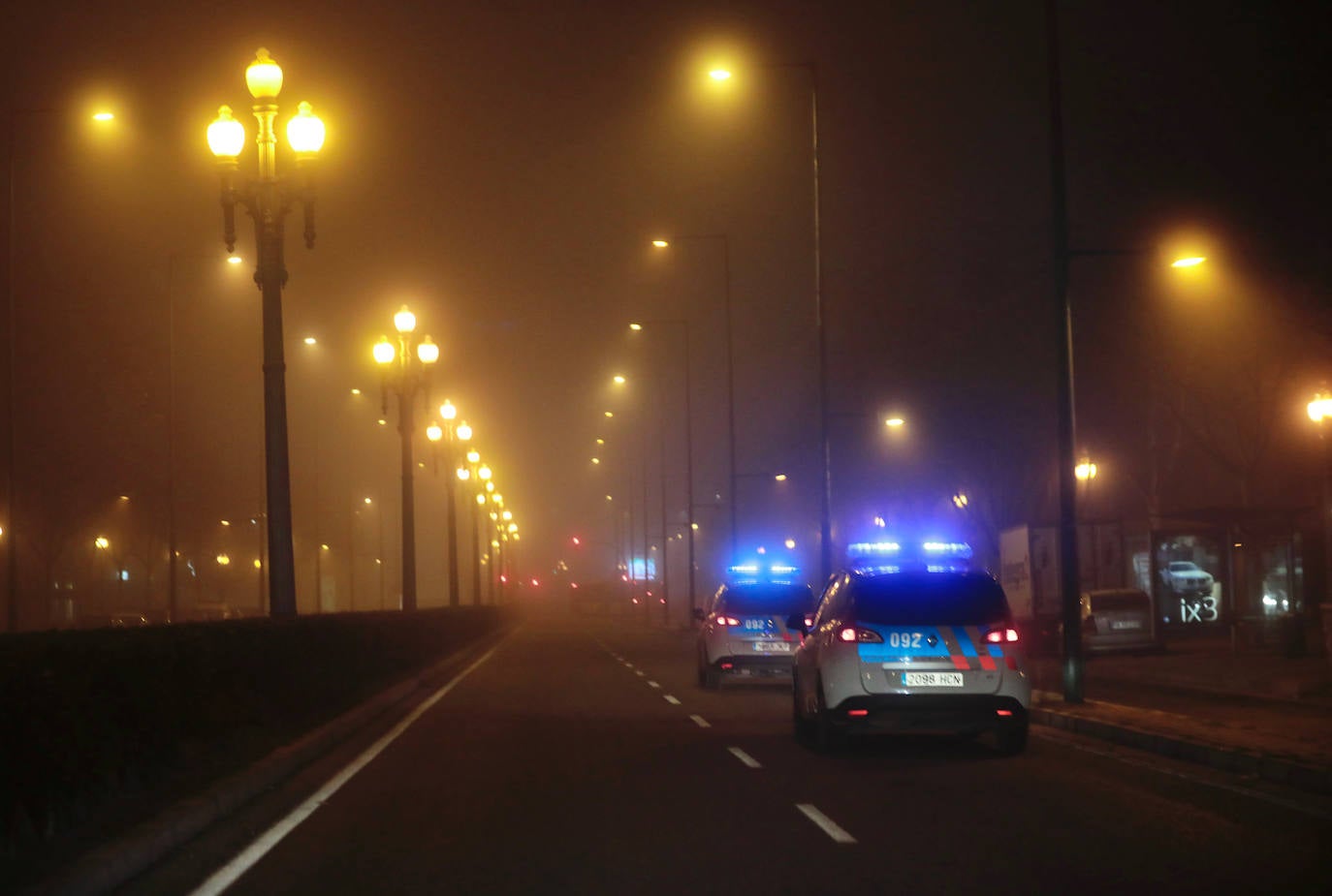 La calle Santiango, prácticamente desierta tras el toque de queda.