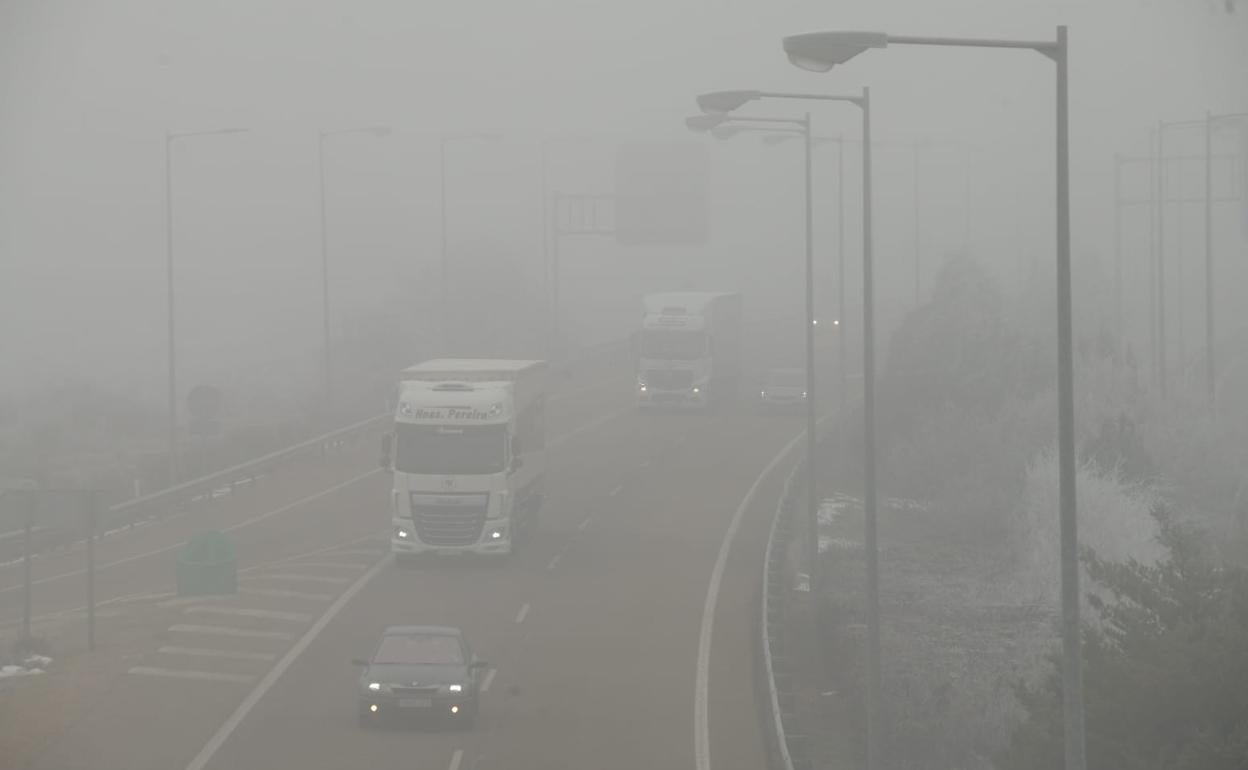 La niebla condiciona la visibilidad en siete tramos de carreteras de Castilla y León.