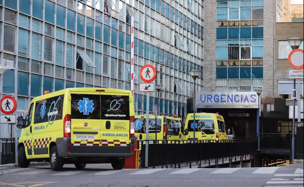 Ambulancias en el Virgen de la Vega.