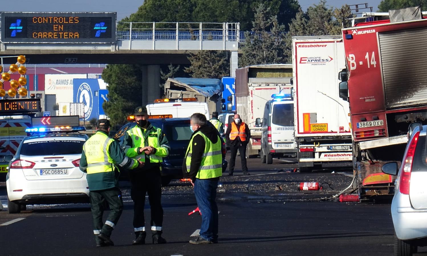 Fotos: Tres camioneros fallecidos en Tordesillas tras sufrir un atropello