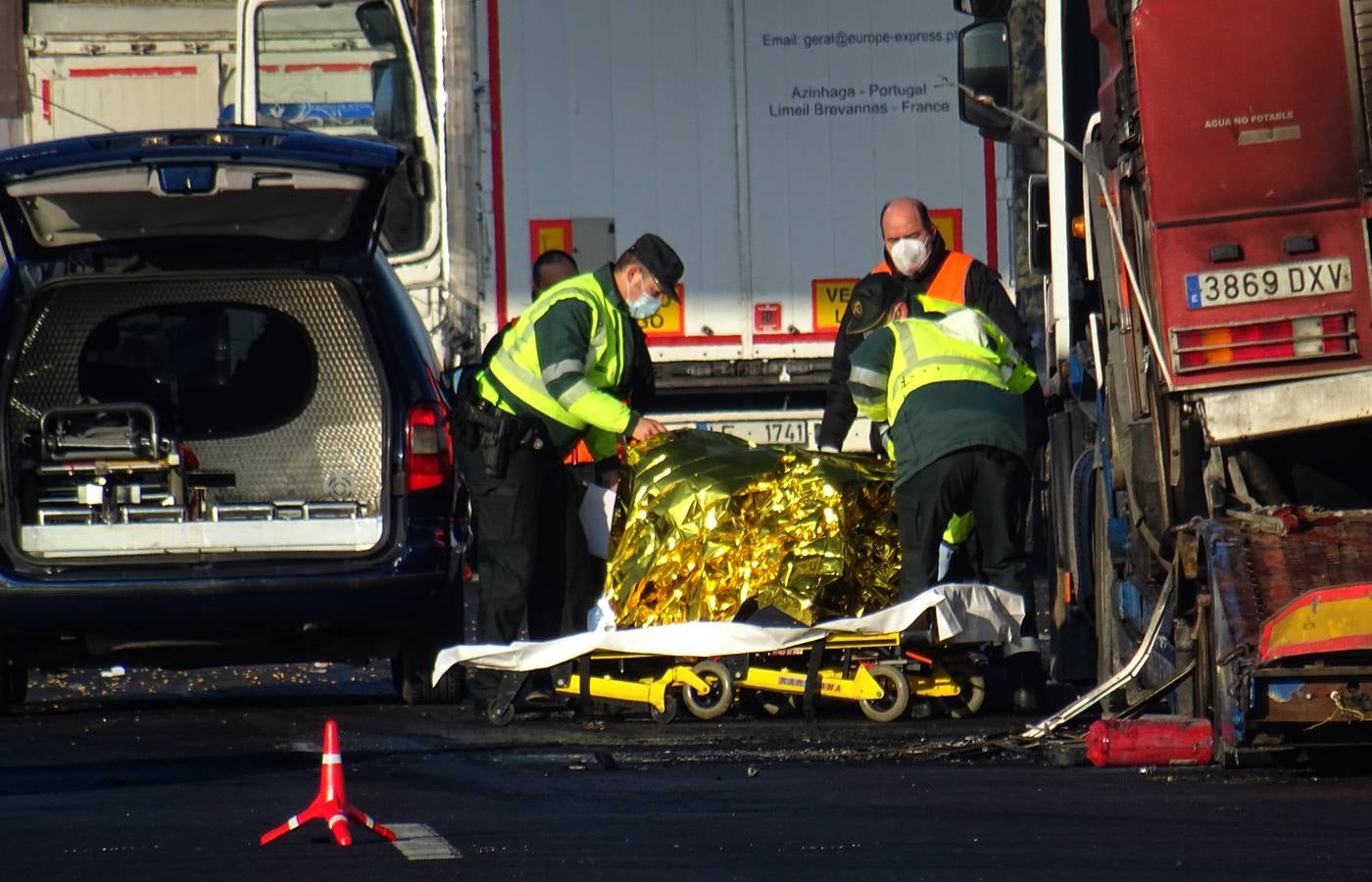 Fotos: Tres camioneros fallecidos en Tordesillas tras sufrir un atropello
