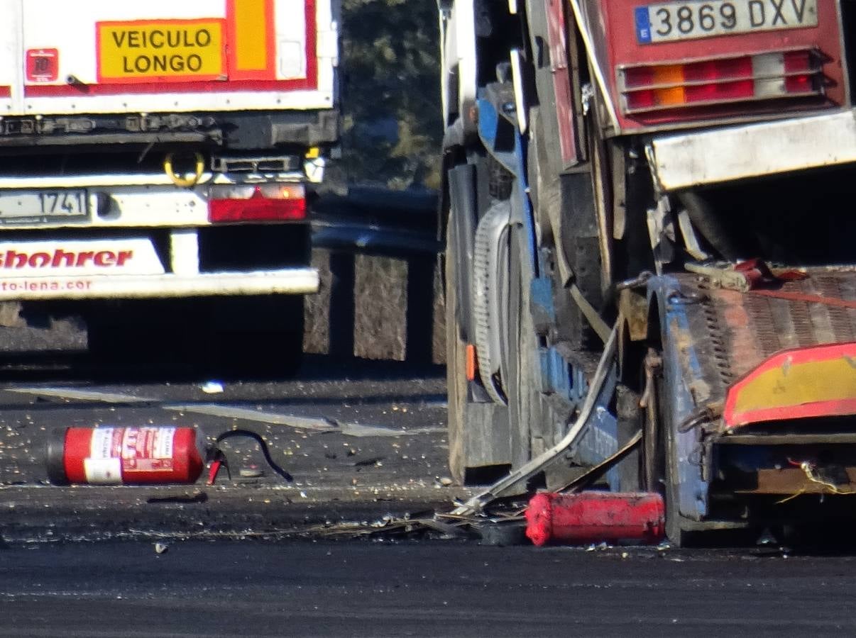Fotos: Tres camioneros fallecidos en Tordesillas tras sufrir un atropello