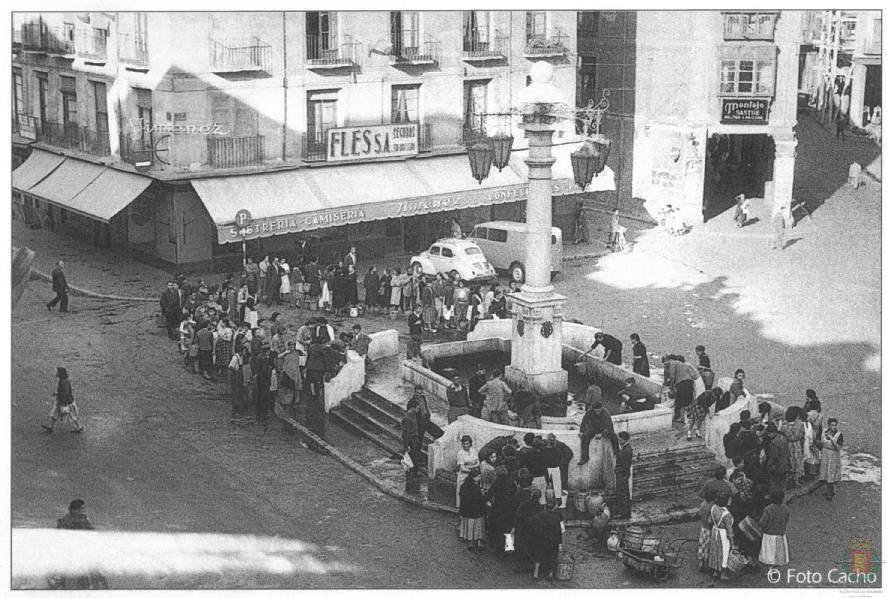 Fotos: Estampas del Valladolid antiguo (LXIV): Plaza de Fuente Dorada, punto neurálgico del comercio