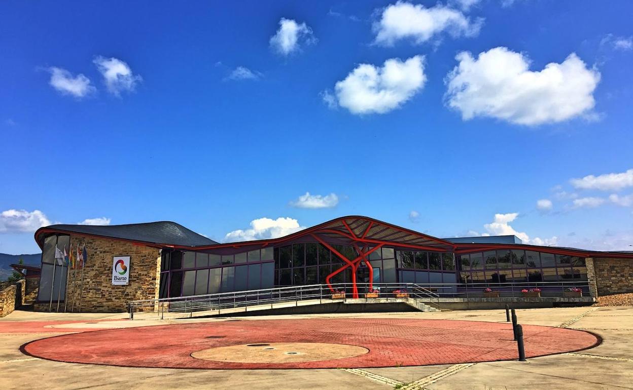 Exterior de la sede del Consejo Regulador de la DO Bierzo. 