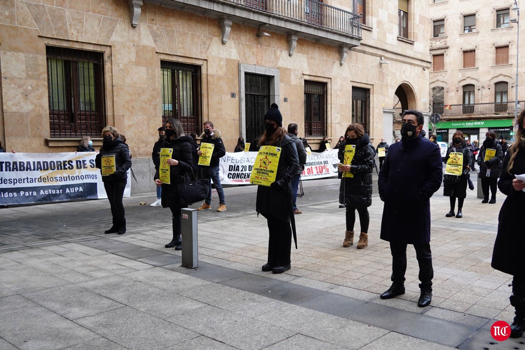 Concentración de peluquerías y barberías en la Plaza de la Constitución 