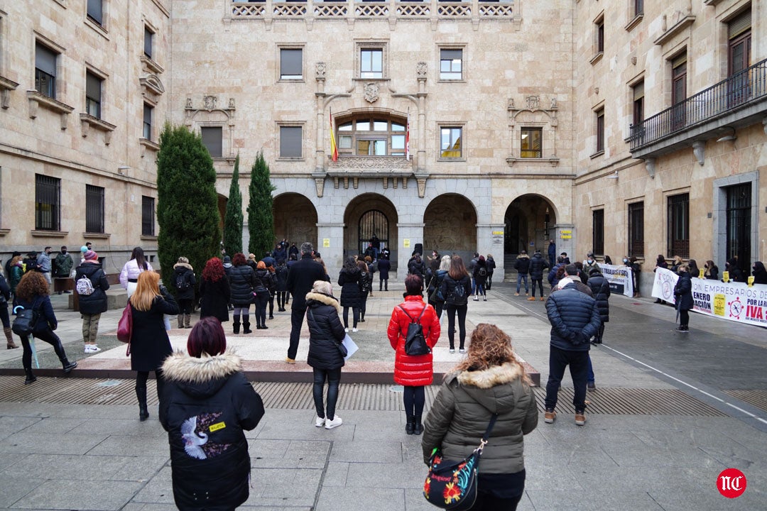 Concentración de peluquerías y barberías en la Plaza de la Constitución 