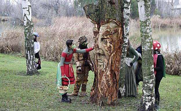 Roban seis estatuas del proyecto cultural 'El Lago Encantado' de Laguna de Duero