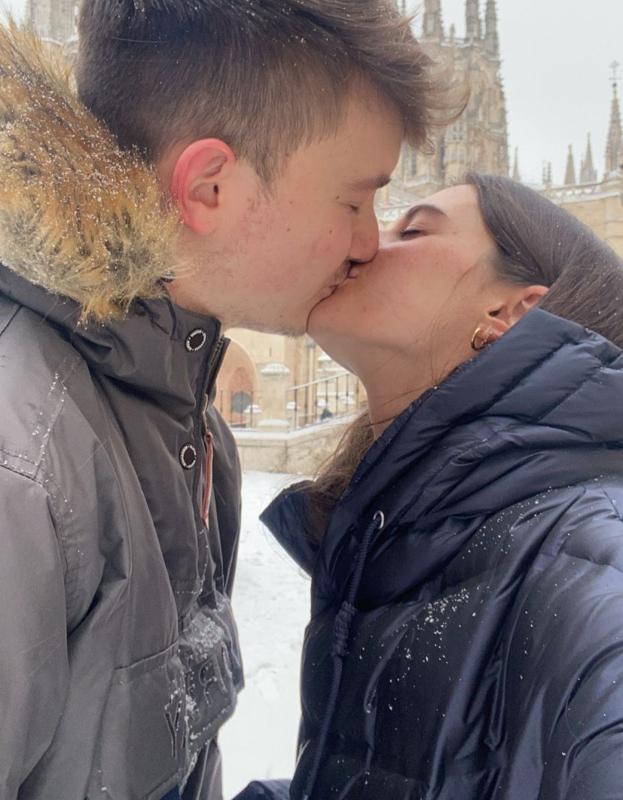 Sergio y Laura se han convertido en protagonistas de una foto viral.