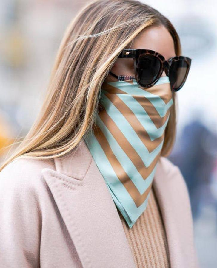 Este tipo de rubio consigue un efecto final de rubio oscuro pero también incluye mechas en tonos más claros que aportan luz a la melena. Además el efecto más oscuro en la raíz hace que su mantenimiento sea mucho más fácil. 