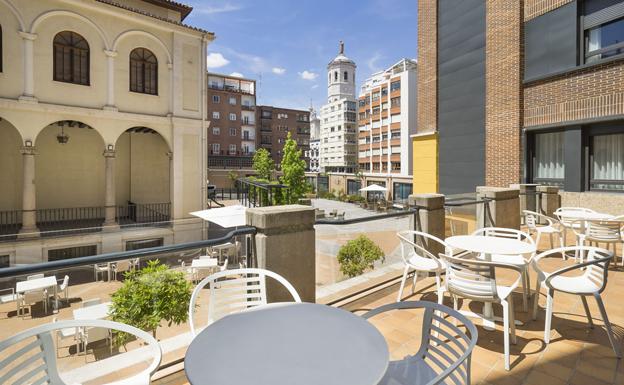 El exterior de la residencia Clece Vitam Patio de los Palacios, junto a la Catedral de Valladolid. 