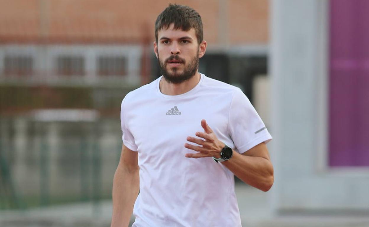 Óscar Husillos, en un entrenamiento en el Campo de la Juventud. 