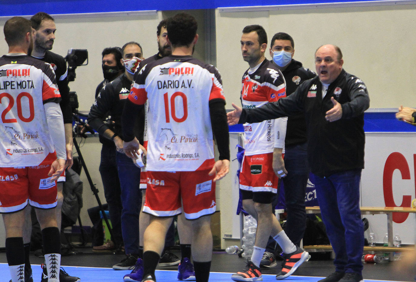 Partido entre el Balonmano Nava y el Balonmano Logroño 