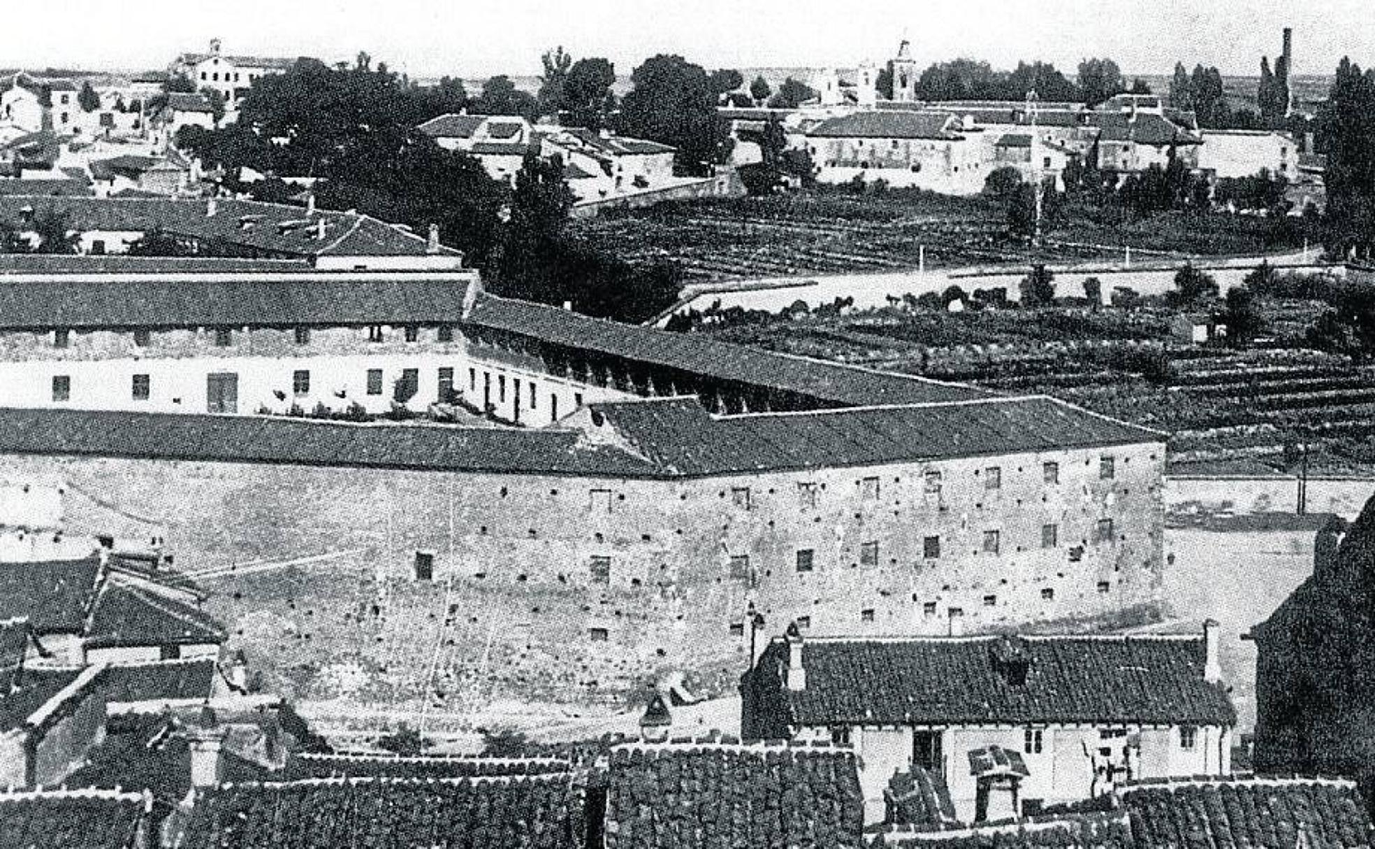 Cuartel de la Casa Grande, actual sede de la Universidad de Valladolid en Segovia, lugar donde años después se instalarían sucesivos Regimientos. 